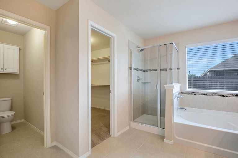 Photo 16 of 26 - 4021 Winter Springs Dr, Fort Worth, TX 76123
