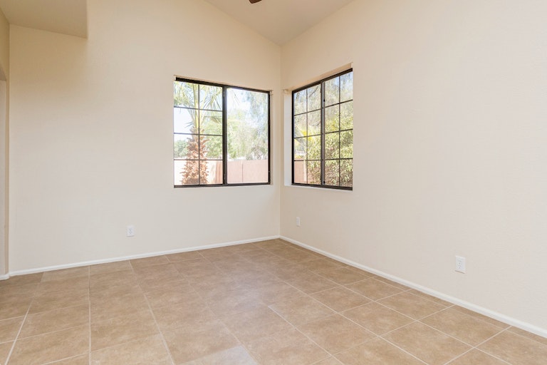 Photo 11 of 23 - 445 S Tiago Dr, Gilbert, AZ 85233