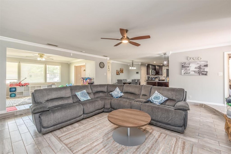 Photo 23 of 23 - 3805 Glenmont Dr, Fort Worth, TX 76133