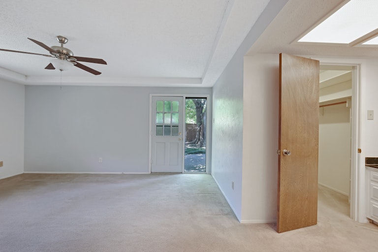 Photo 17 of 52 - 626 Flamingo Way, Duncanville, TX 75116