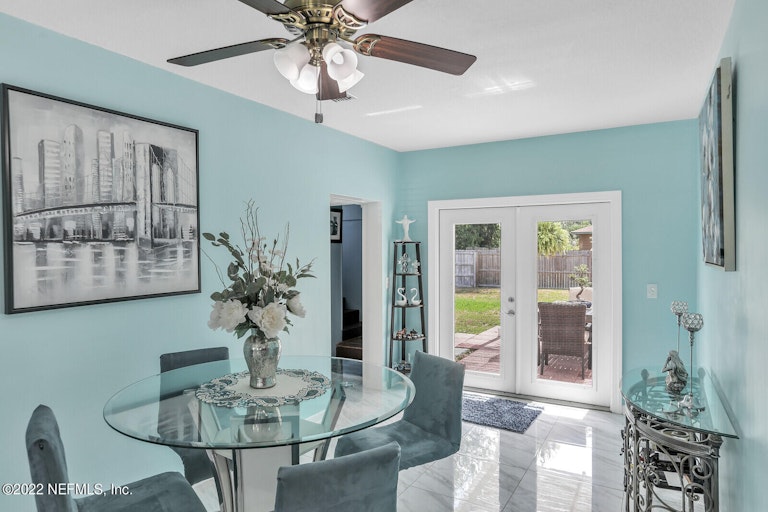 Photo 11 of 27 - 557 Laurina St, Jacksonville, FL 32216
