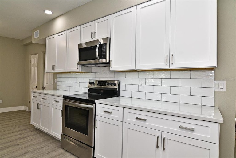 Photo 25 of 40 - 2201 Murdock Blvd, Orlando, FL 32817