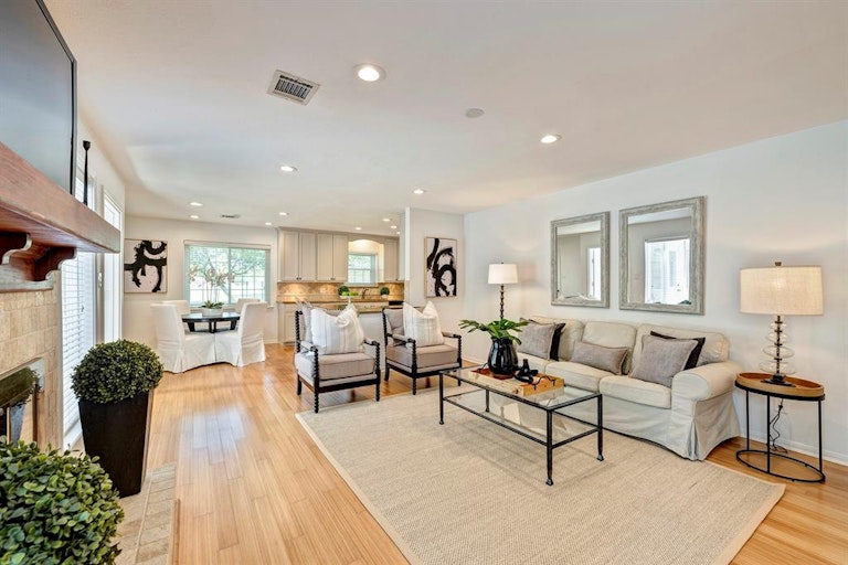 Photo 9 of 34 - 13519 Westport Ln, Houston, TX 77079