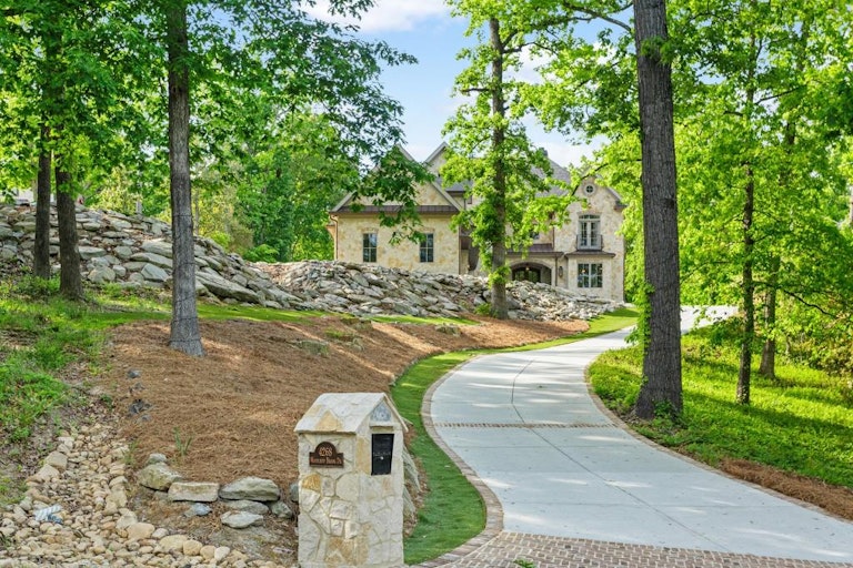 Photo 2 of 77 - 4268 Woodland Brook Dr SE, Atlanta, GA 30339