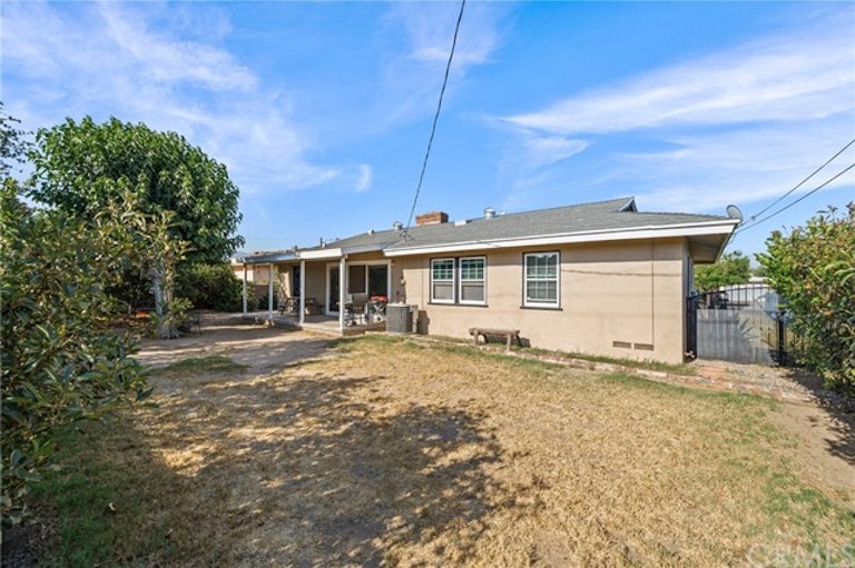 Photo 33 of 36 - 1032 N Sycamore Ave, Rialto, CA 92376