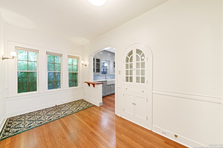 Photo 11 of 39 - 347 E Huisache Ave, San Antonio, TX 78212
