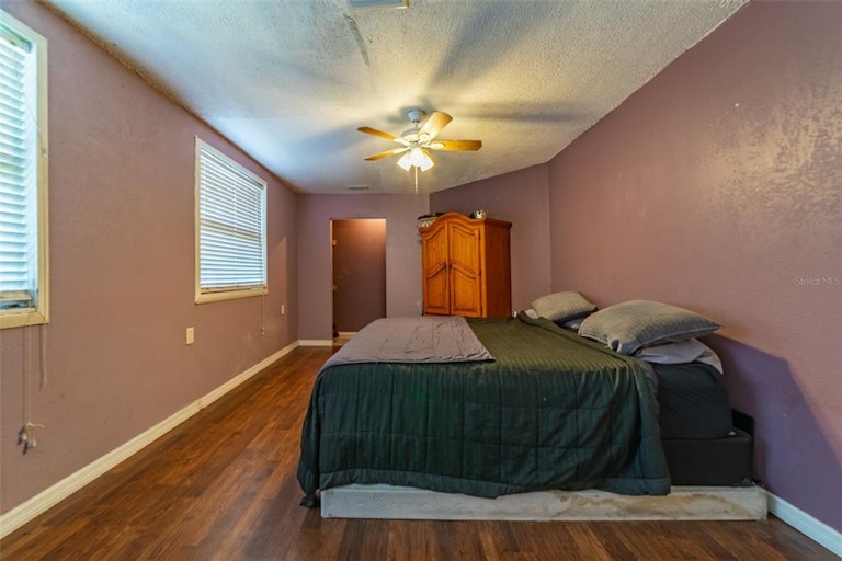 Photo 33 of 51 - 6704 50th Ave N, Saint Petersburg, FL 33709