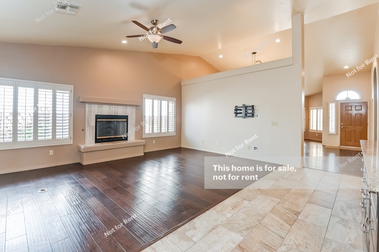 Photo 5 of 27 - 990 S Avenida Los Reyes, Tucson, AZ 85748