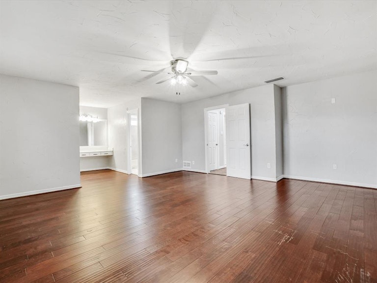 Photo 22 of 38 - 3910 Spring Meadow Ln, Flower Mound, TX 75028