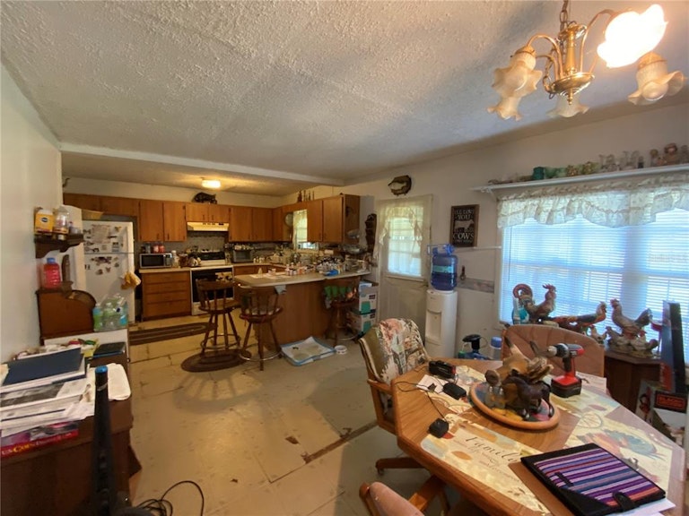 Photo 20 of 25 - 2330 N Valrico Rd, Seffner, FL 33584