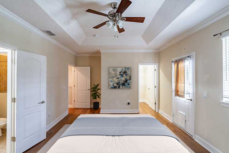 Photo 3 of 28 - 10611 Village Lake Rd, Windermere, FL 34786