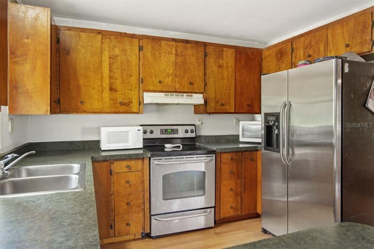 Photo 7 of 22 - 2127 Woods Trl, Lakeland, FL 33809