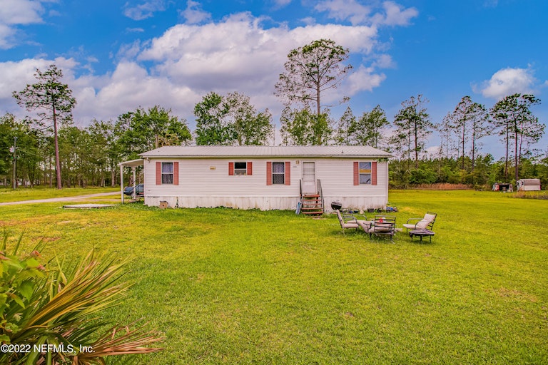 Photo 12 of 16 - 28053 Roundup Pl, Hilliard, FL 32046