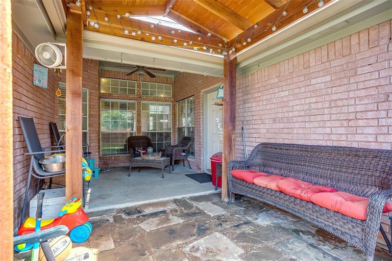 Photo 37 of 40 - 509 Arbor Lawn Dr, Burleson, TX 76028