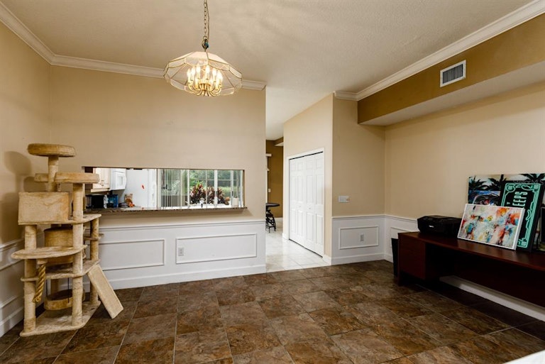 Photo 7 of 36 - 1802 Lago Vista Blvd, Palm Harbor, FL 34685