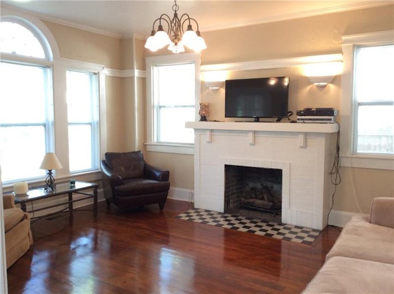 Photo 3 of 18 - 3535 Jacinto Ct, Sarasota, FL 34239