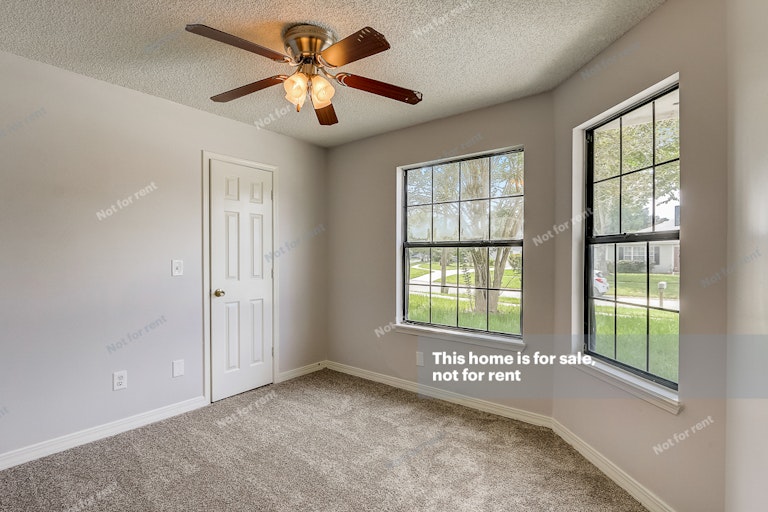 Photo 15 of 31 - 1937 Apopka Dr, Middleburg, FL 32068
