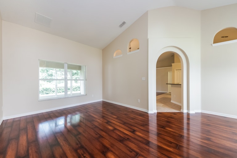 Photo 3 of 27 - 2207 Wolf Ridge Ln, Mount Dora, FL 32757