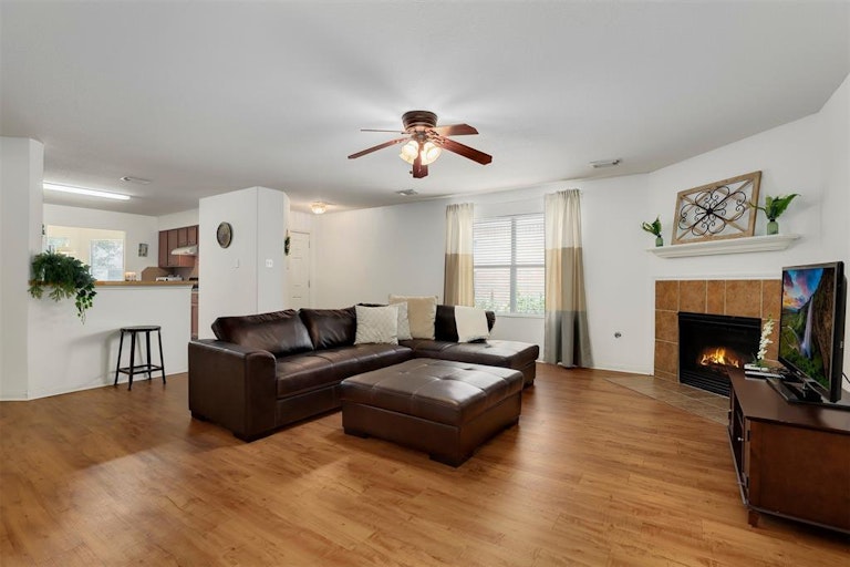 Photo 5 of 38 - 21034 Fox Walk Trl, Humble, TX 77338