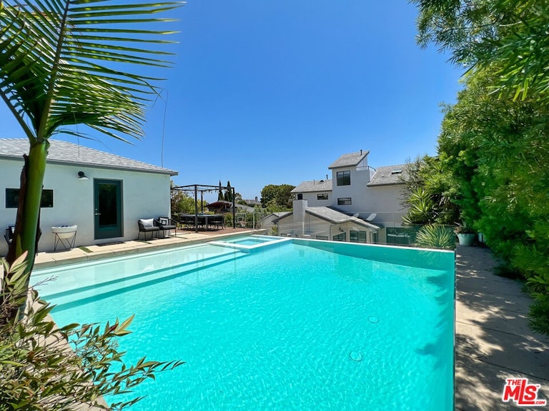 Photo 43 of 45 - 13053 Rose Ave, Los Angeles, CA 90066