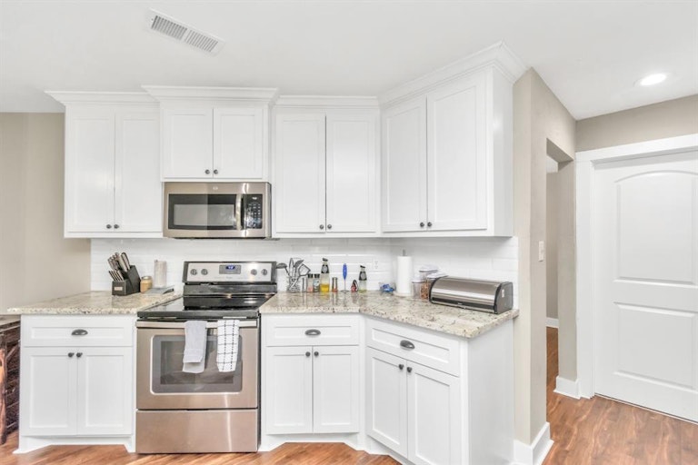 Photo 22 of 28 - 17550 S Compass Rose Cir, Crosby, TX 77532