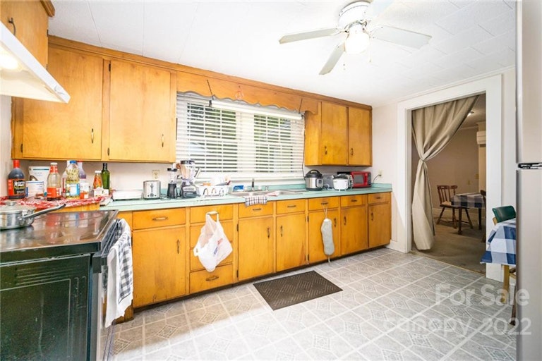 Photo 13 of 26 - 602 Ross St, Marshville, NC 28103