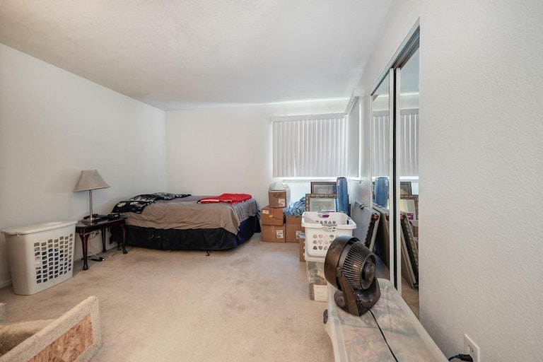 Photo 21 of 37 - 660 Tailwind Dr, Sacramento, CA 95838