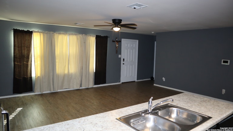 Photo 6 of 15 - 7322 Net Valley Dr, San Antonio, TX 78242
