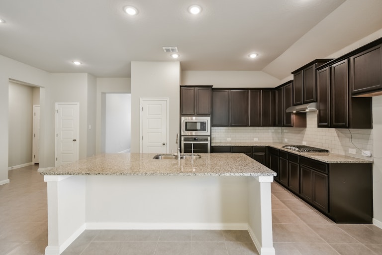 Photo 2 of 25 - 430 Pecan Mdws, New Braunfels, TX 78130