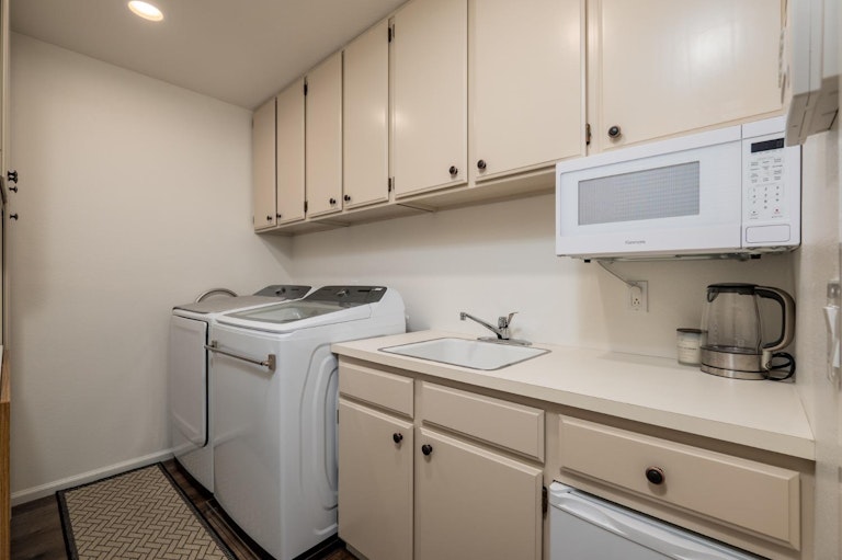 Photo 30 of 40 - 317 Wyndgate Rd, Sacramento, CA 95864