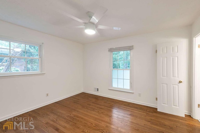 Photo 9 of 16 - 1113 Seven Springs Cir, Marietta, GA 30068
