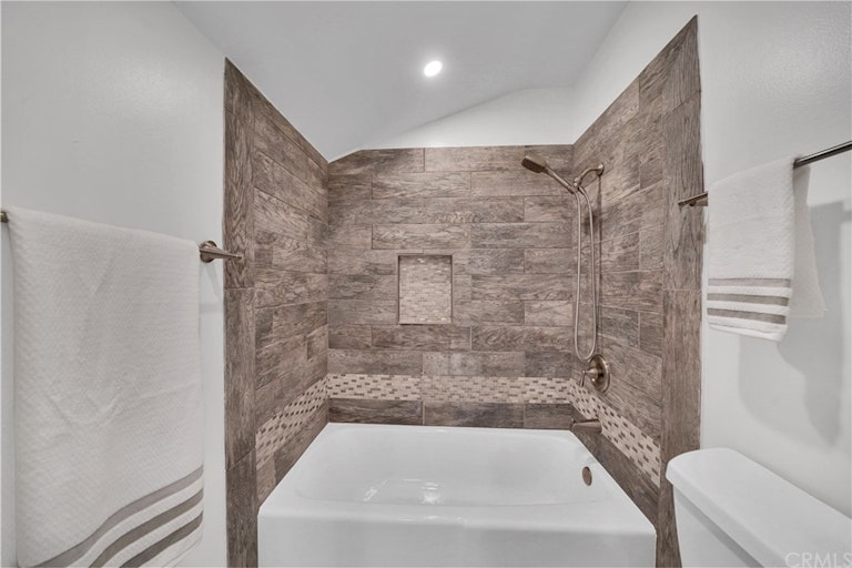 Photo 31 of 47 - 19365 Woodlands Dr, Huntington Beach, CA 92648