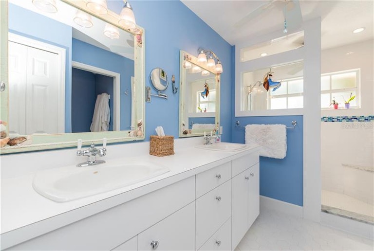 Photo 11 of 25 - 466 Ceil Ct, Nokomis, FL 34275