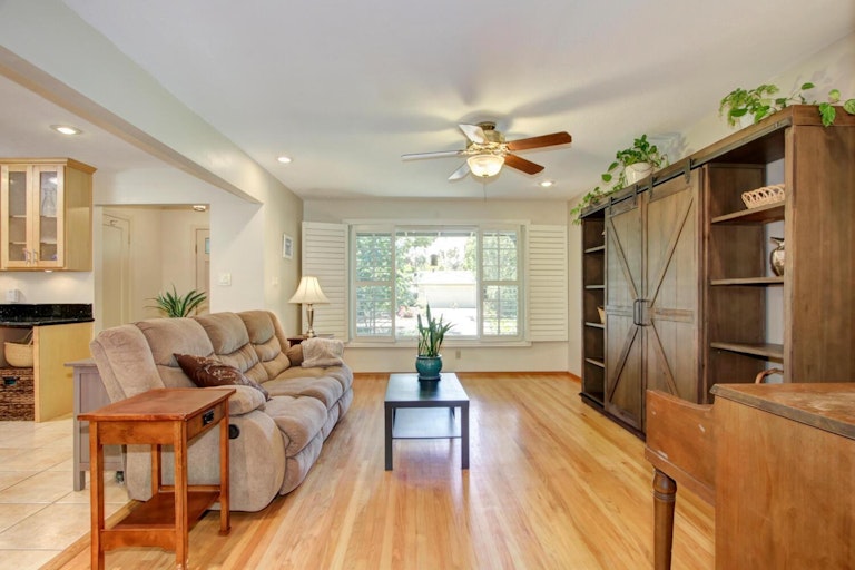 Photo 14 of 87 - 4501 Moddison Ave, Sacramento, CA 95819