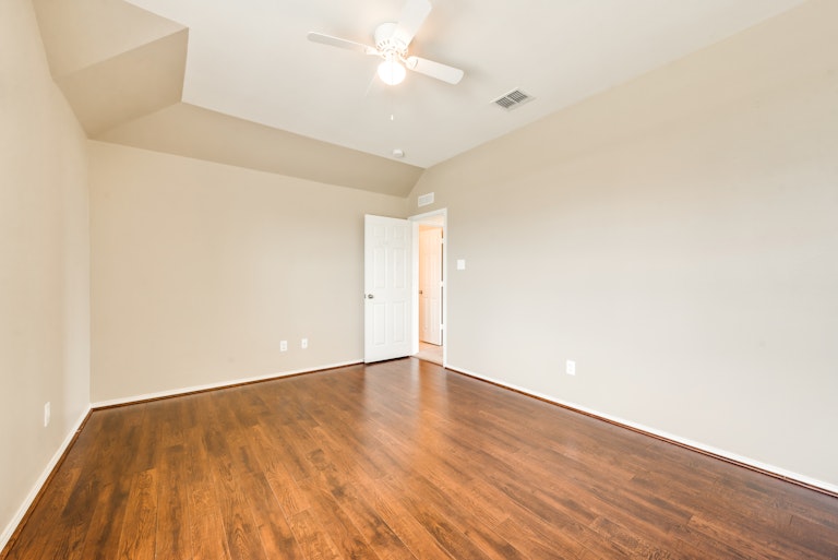 Photo 20 of 28 - 14000 Zippo Way, Haslet, TX 76052