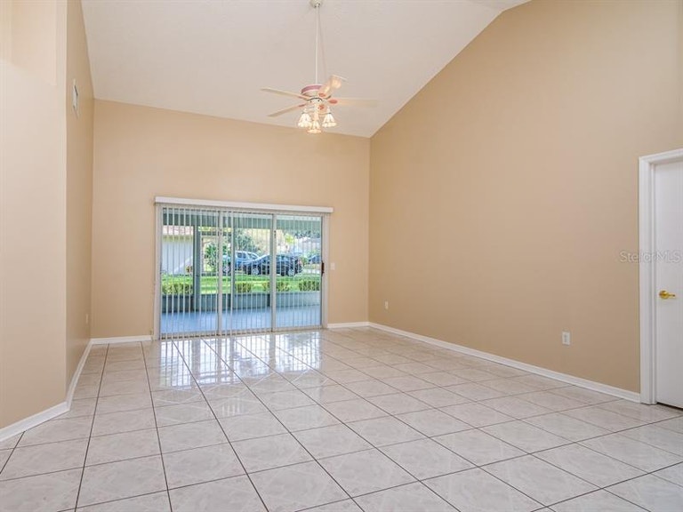 Photo 5 of 13 - 6410 Beechnut Dr, Lakeland, FL 33813