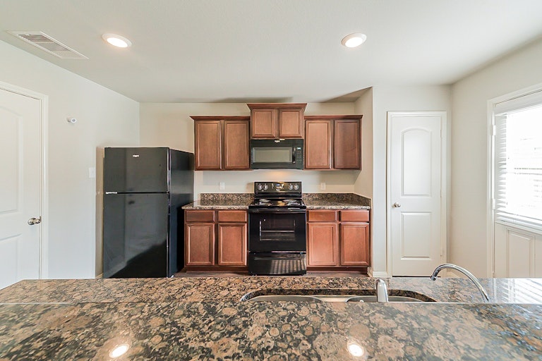 Photo 9 of 27 - 8015 Distant Harbor Rd, Baytown, TX 77523