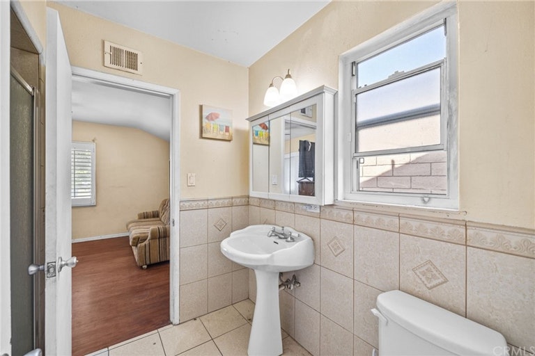 Photo 14 of 21 - 167 Palmyra Dr, San Bernardino, CA 92404
