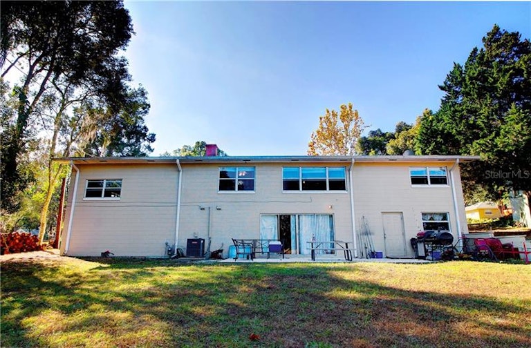 Photo 17 of 19 - 245 E Beach St, Groveland, FL 34736