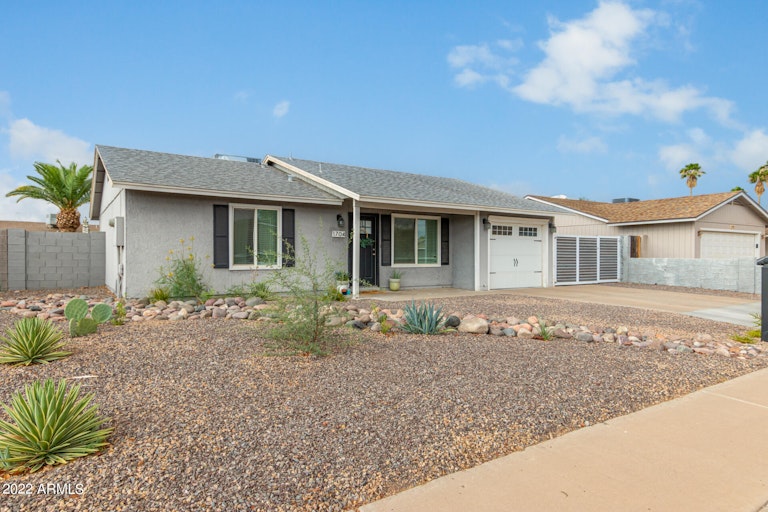 Photo 3 of 42 - 1704 W Loughlin Dr, Chandler, AZ 85224