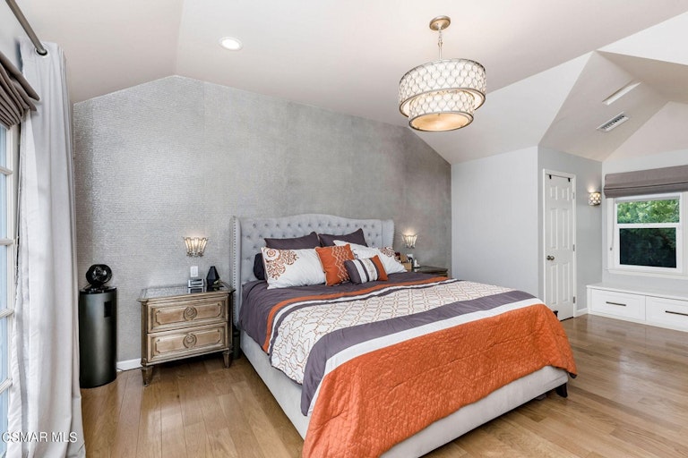 Photo 40 of 60 - 4641 Caritina Dr, Tarzana, CA 91356