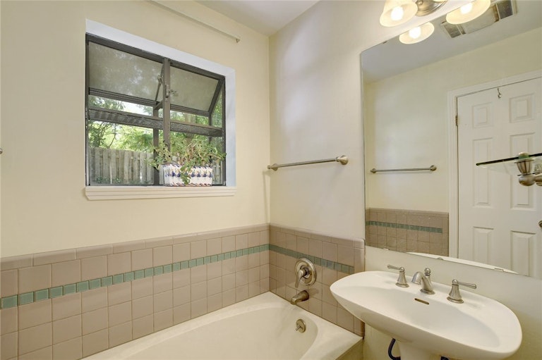 Photo 20 of 26 - 3007 Oakmont Blvd, Austin, TX 78703