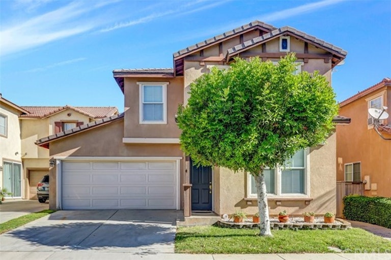 Photo 1 of 36 - 197 Lydia Ln, Corona, CA 92882