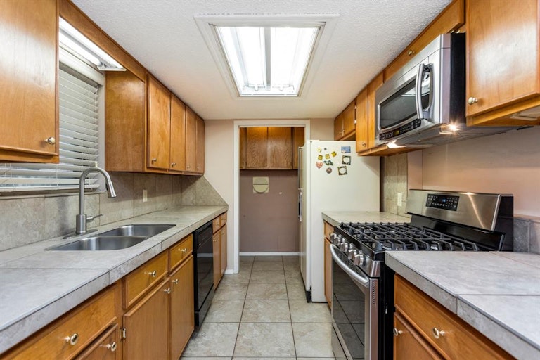 Photo 9 of 25 - 335 William Morton Dr, Richmond, TX 77406