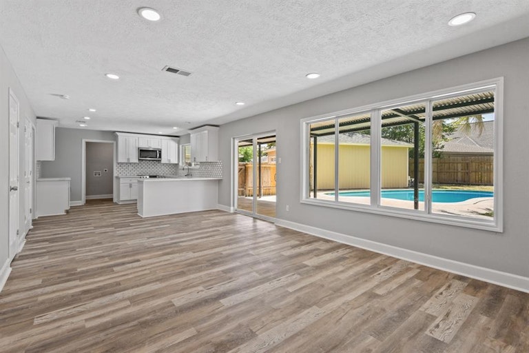 Photo 33 of 36 - 214 Andorra Ln, Houston, TX 77015