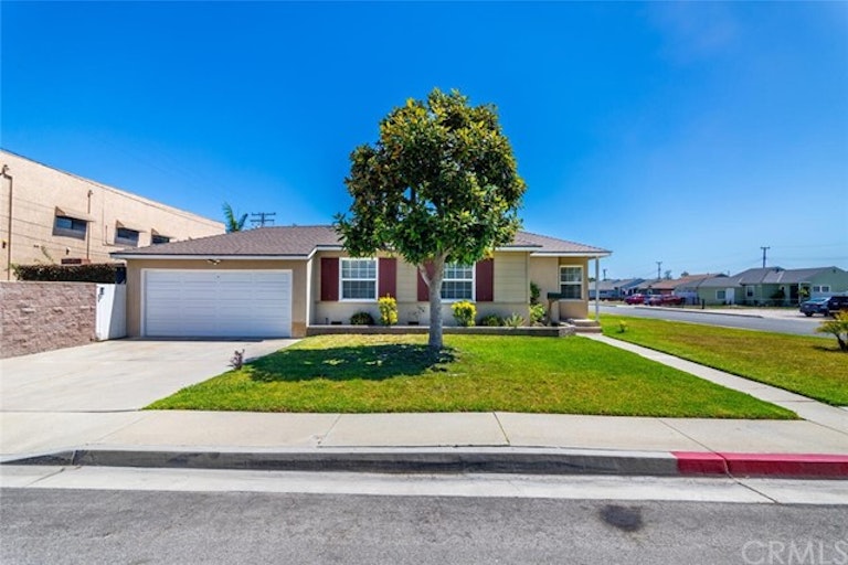 Photo 5 of 33 - 11012 Bunker Hill Dr, Los Alamitos, CA 90720