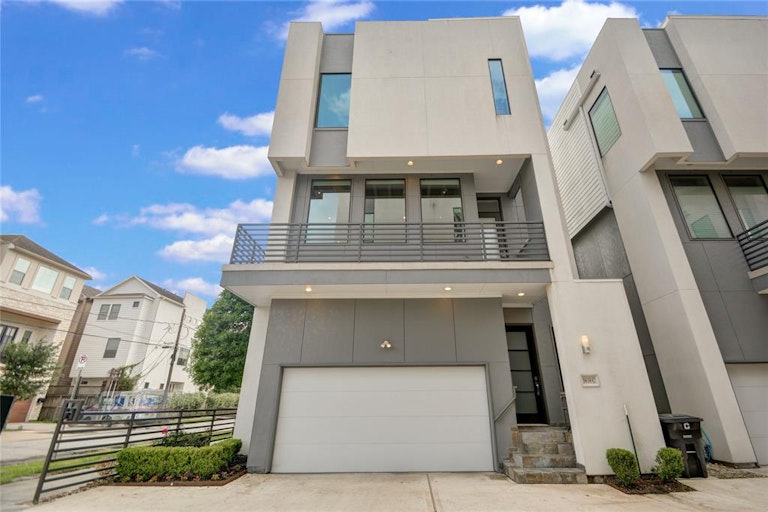 Photo 1 of 49 - 5638 Petty St Unit C, Houston, TX 77007