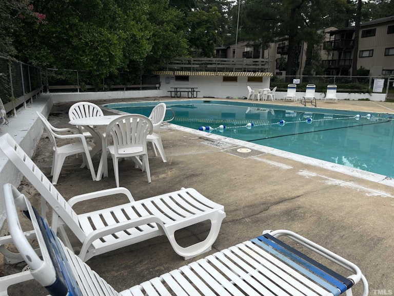 Photo 5 of 14 - 639 Pine Ridge Pl #639, Raleigh, NC 27609