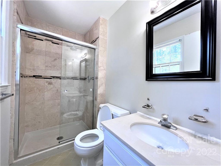 Photo 26 of 33 - 7427 Meadowdale Ln, Charlotte, NC 28212