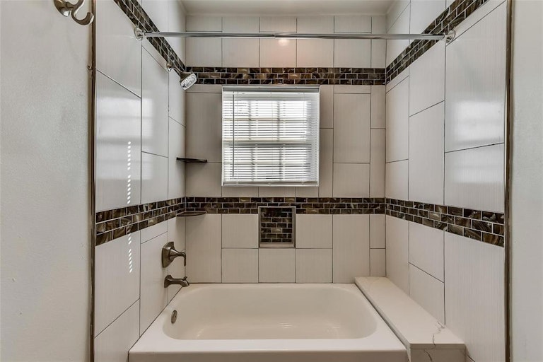 Photo 11 of 19 - 920 S Edgefield Ave, Dallas, TX 75208